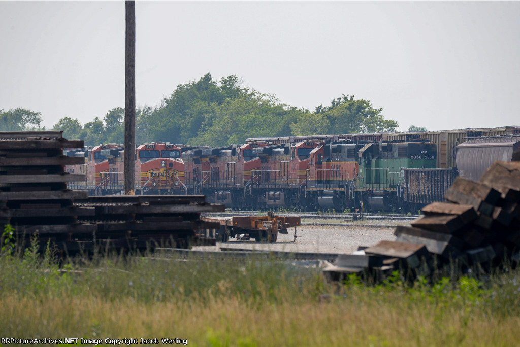 BNSF 2356, BNSF 2298, BNSF 4641, BNSF 4339, BNSF 5022, BNSF 5272 and friends